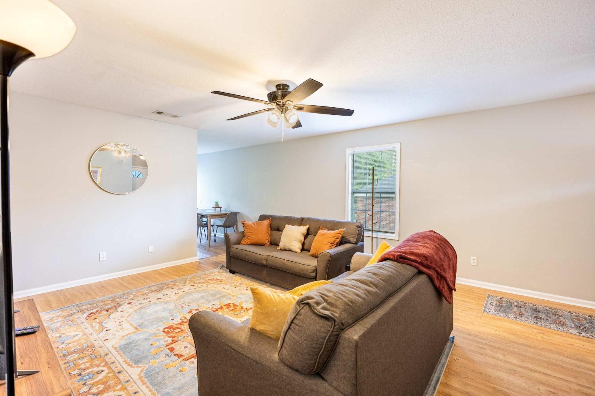 Charming Gray Home- 5 Mins From Gsu! ステイツボロ エクステリア 写真